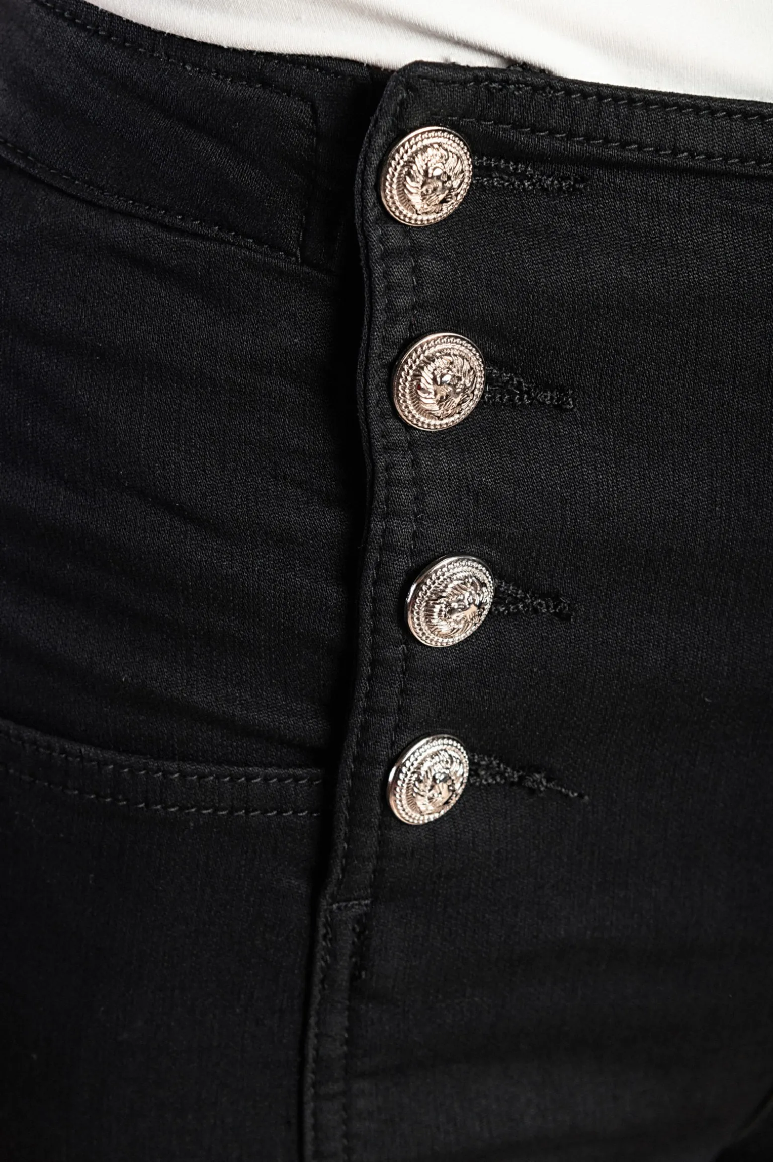 Jeans con bottoni decorativi, neri