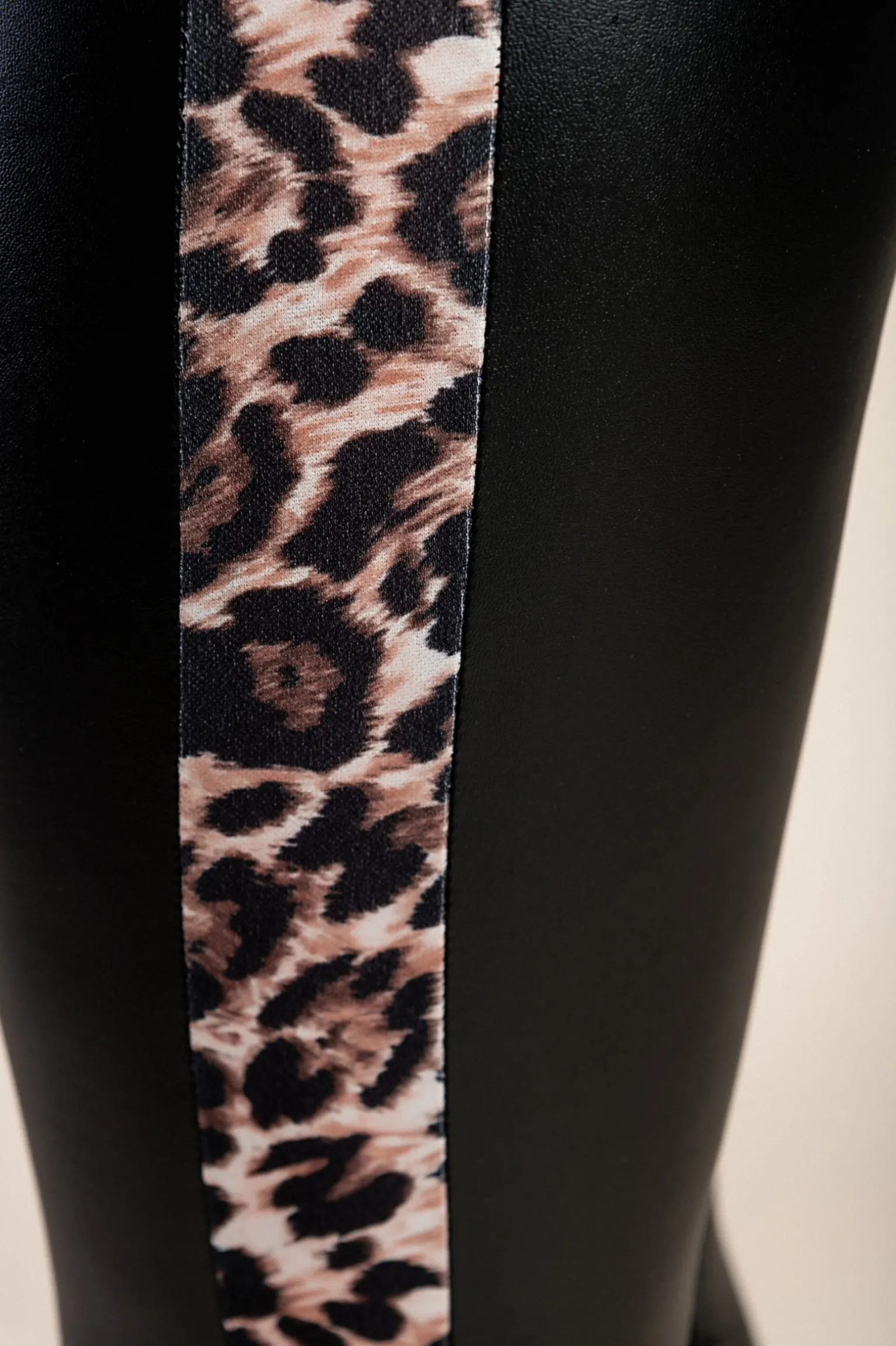Leggings eleganti in ecopelle Margaretta, leopardati
