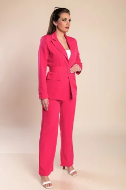 L'elegante Tailleur pantalone con cintura, rosa