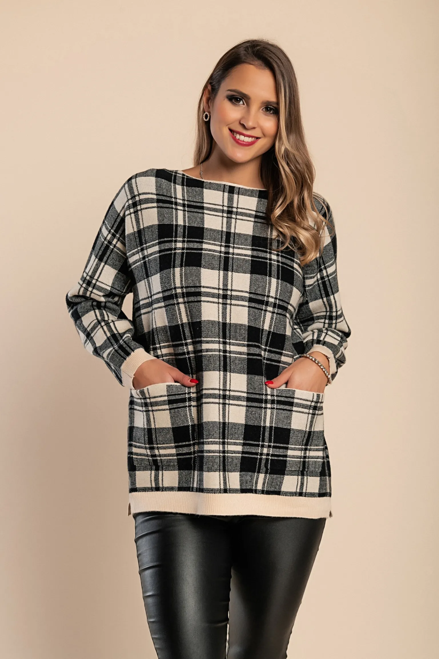 Maglia morbida con stampa scozzese, nera e beige