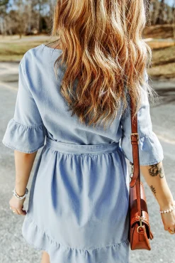 Mini abito in denim con volant, azzurro
