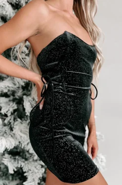 Miniabito attillato con paillettes, nero