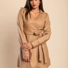 Miniabito elegante in ecopelliccia con collo a revers Pellita, beige