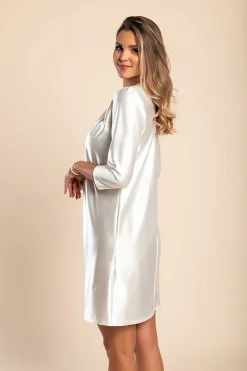 Miniabito elegante realizzato in simil raso, bianco