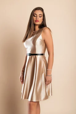 Miniabito realizzato in simil raso, beige