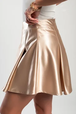 Minigonna elegante realizzata in simil raso, beige