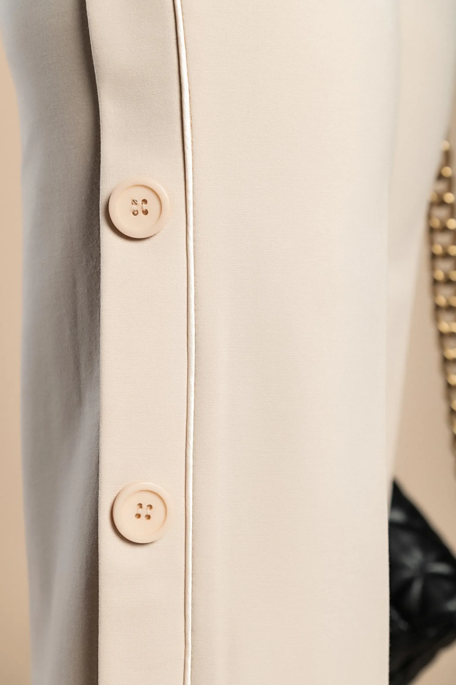 Pantalone elegante con bottoni, panna