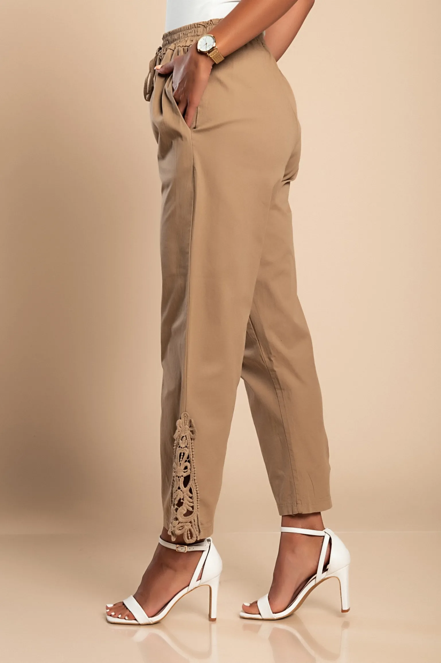 Pantalone elegante in cotone con pizzo, beige