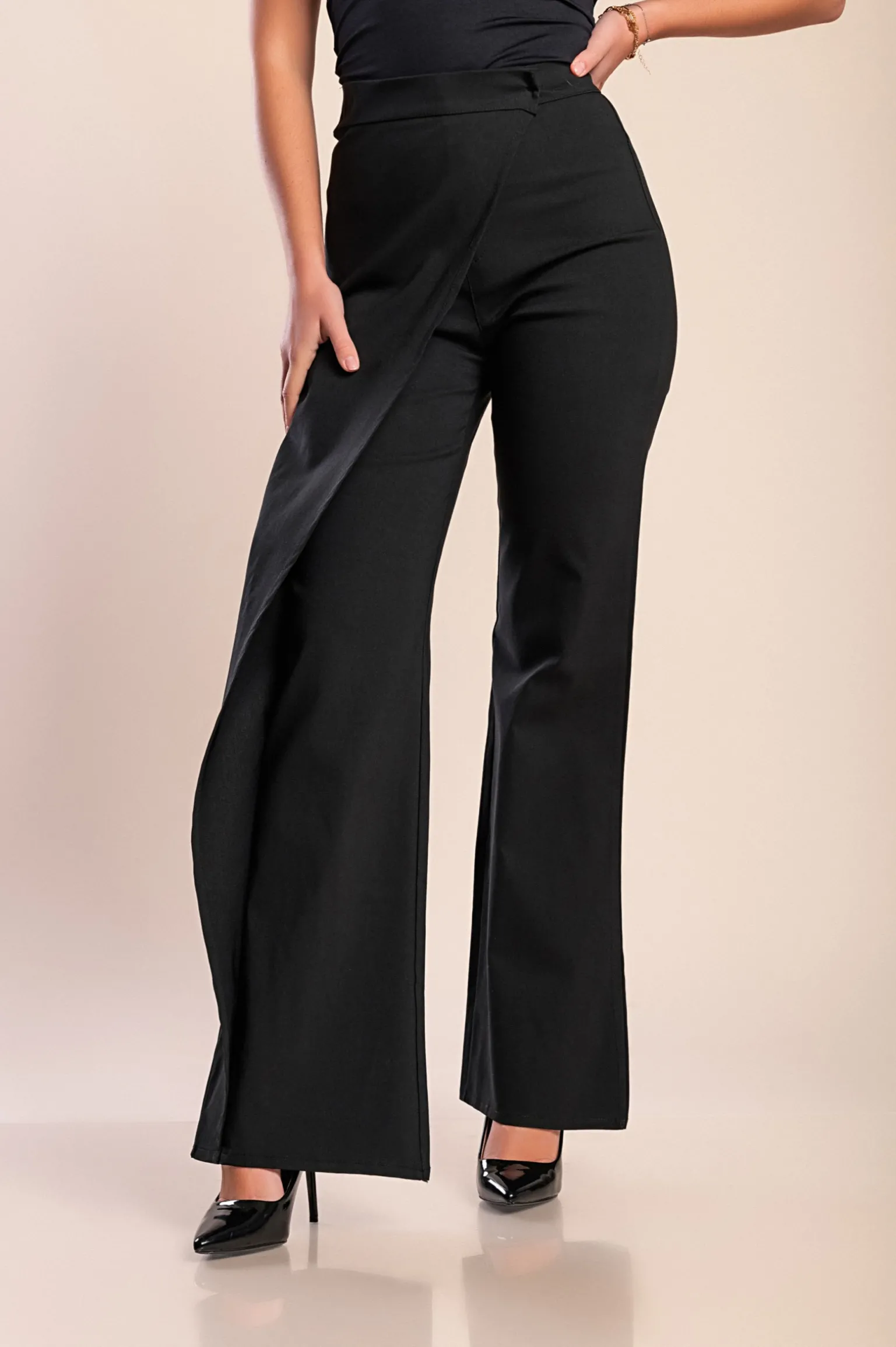 Pantaloni eleganti con volant, neri