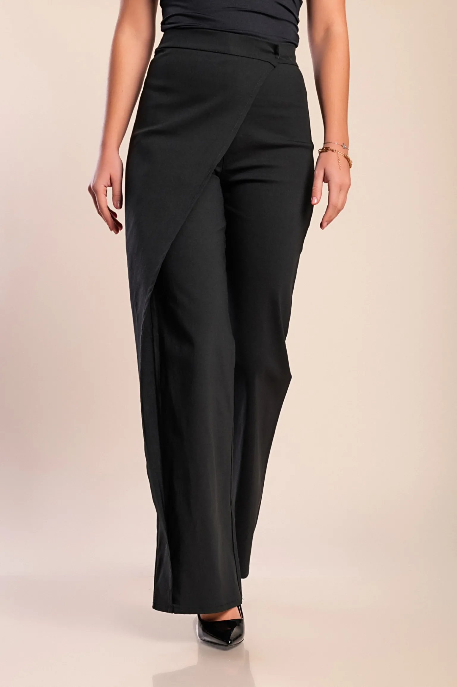 Pantaloni eleganti con volant, neri