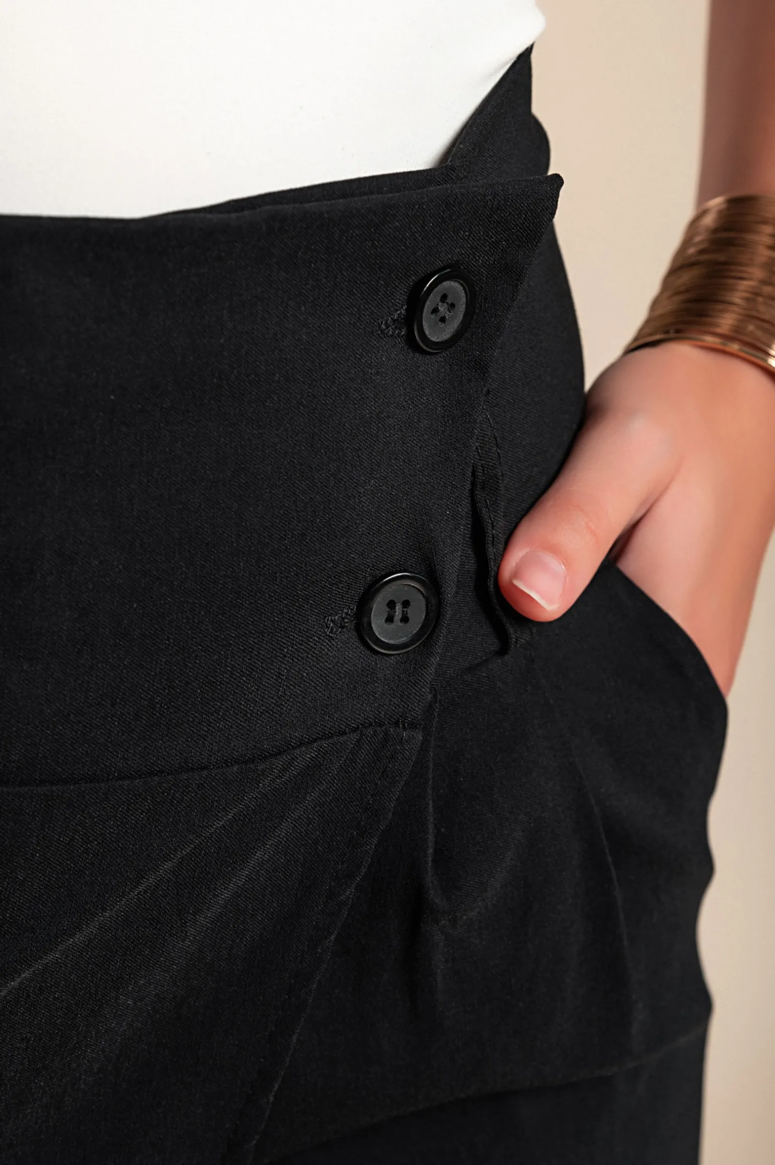 Pantaloni eleganti con volant, neri