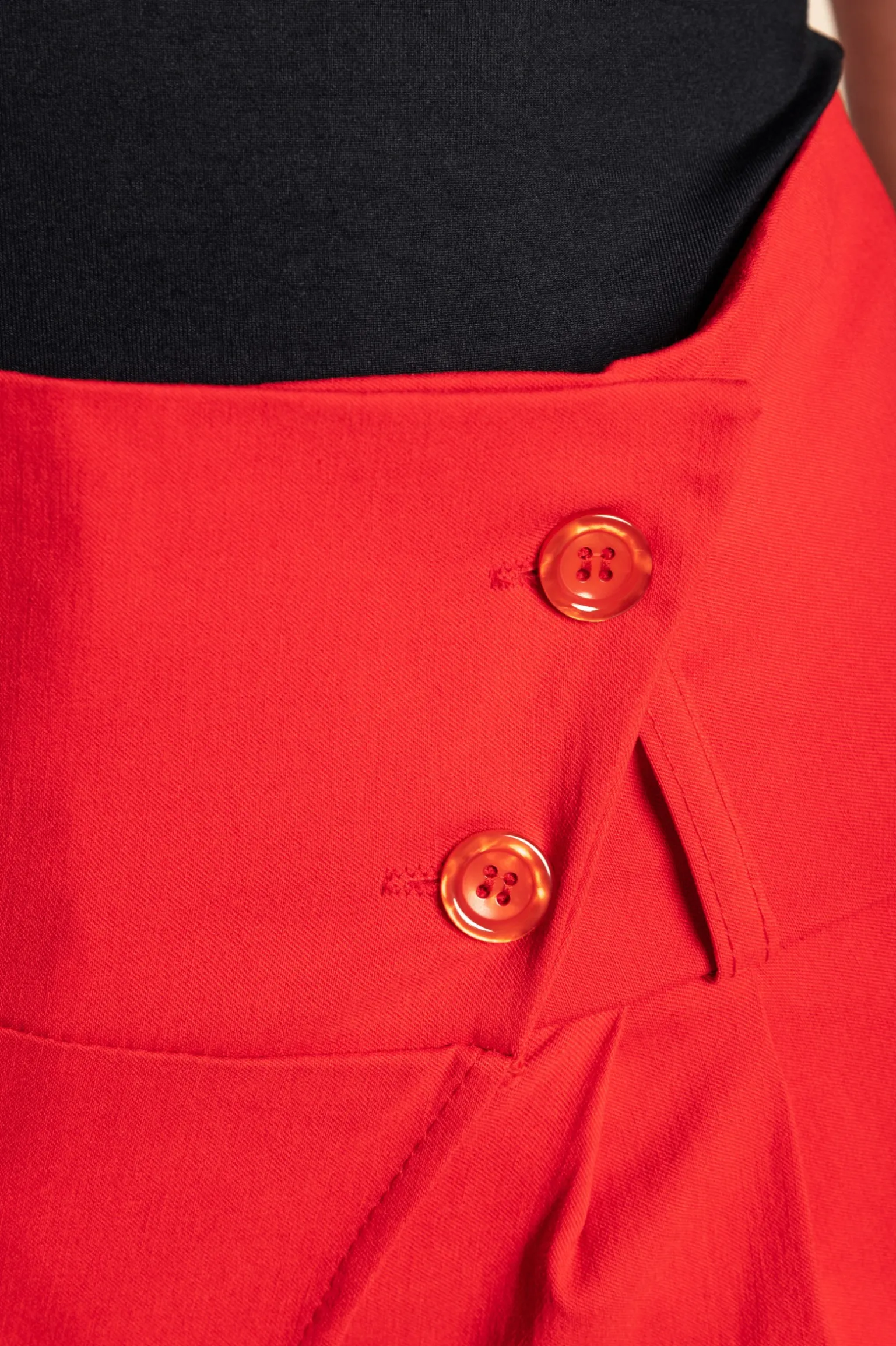 Pantaloni eleganti con volant, rossi