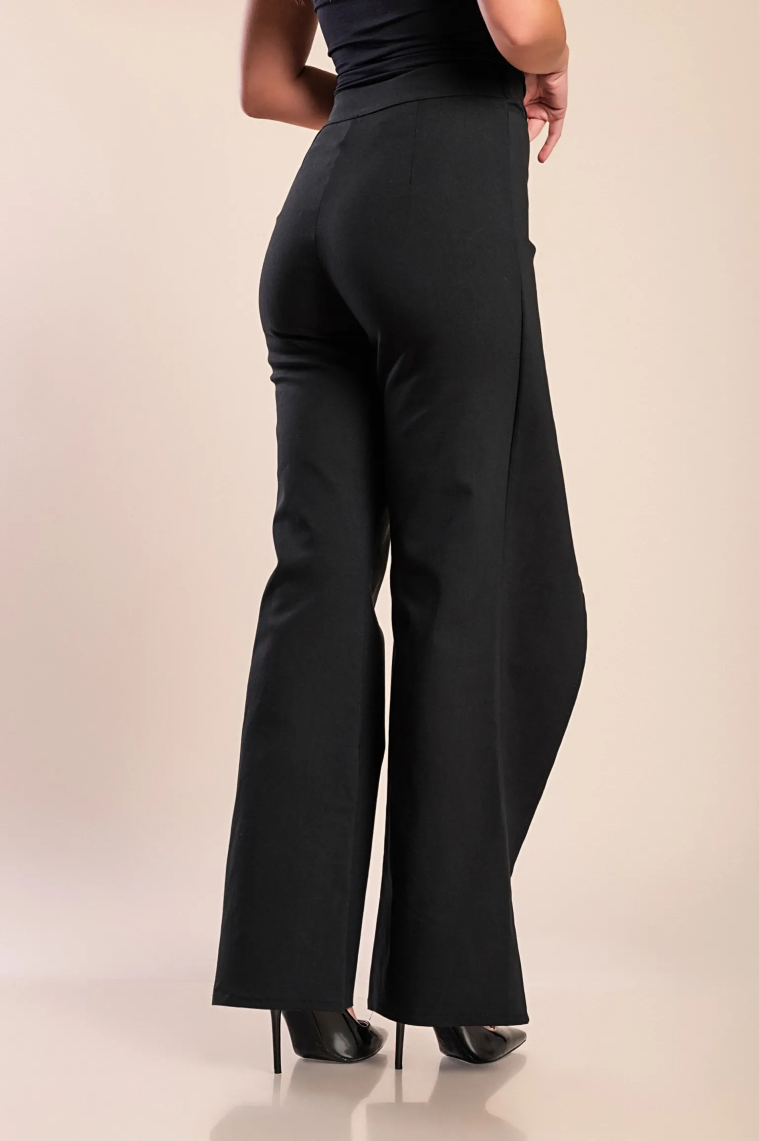 Pantaloni eleganti con volant, neri