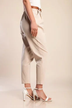 Pantaloni lunghi con cintura decorativa, beige