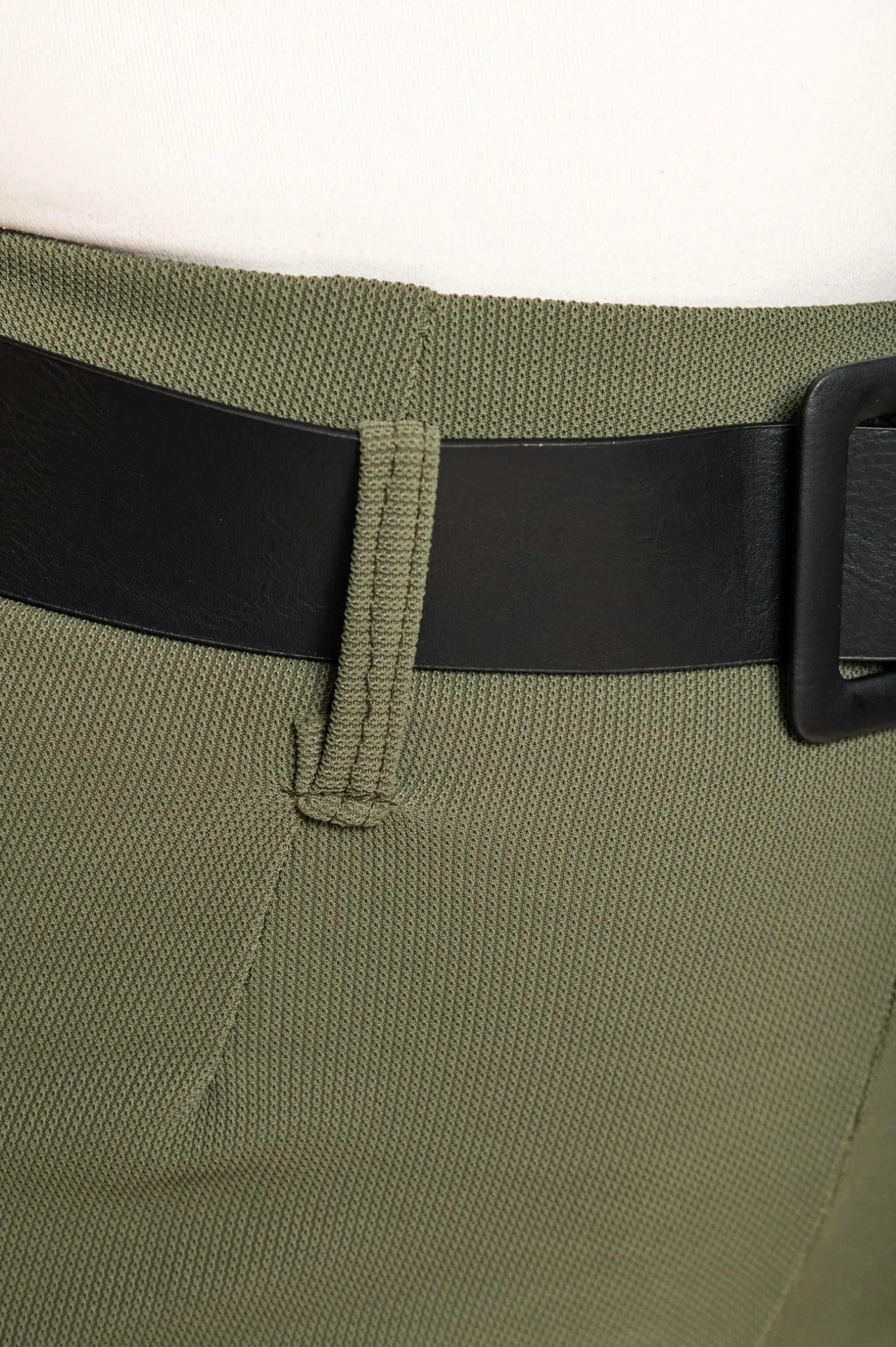 Pantaloni lunghi eleganti con cintura, colore oliva
