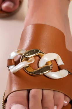 Pantofole con catena decorativa, cammello