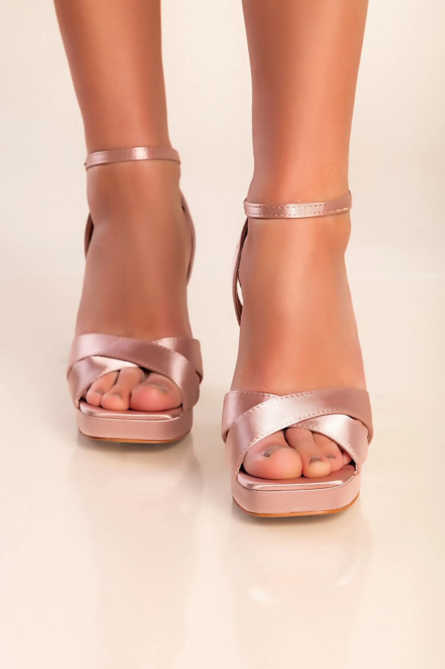Sandali con tacco alto color champagne
