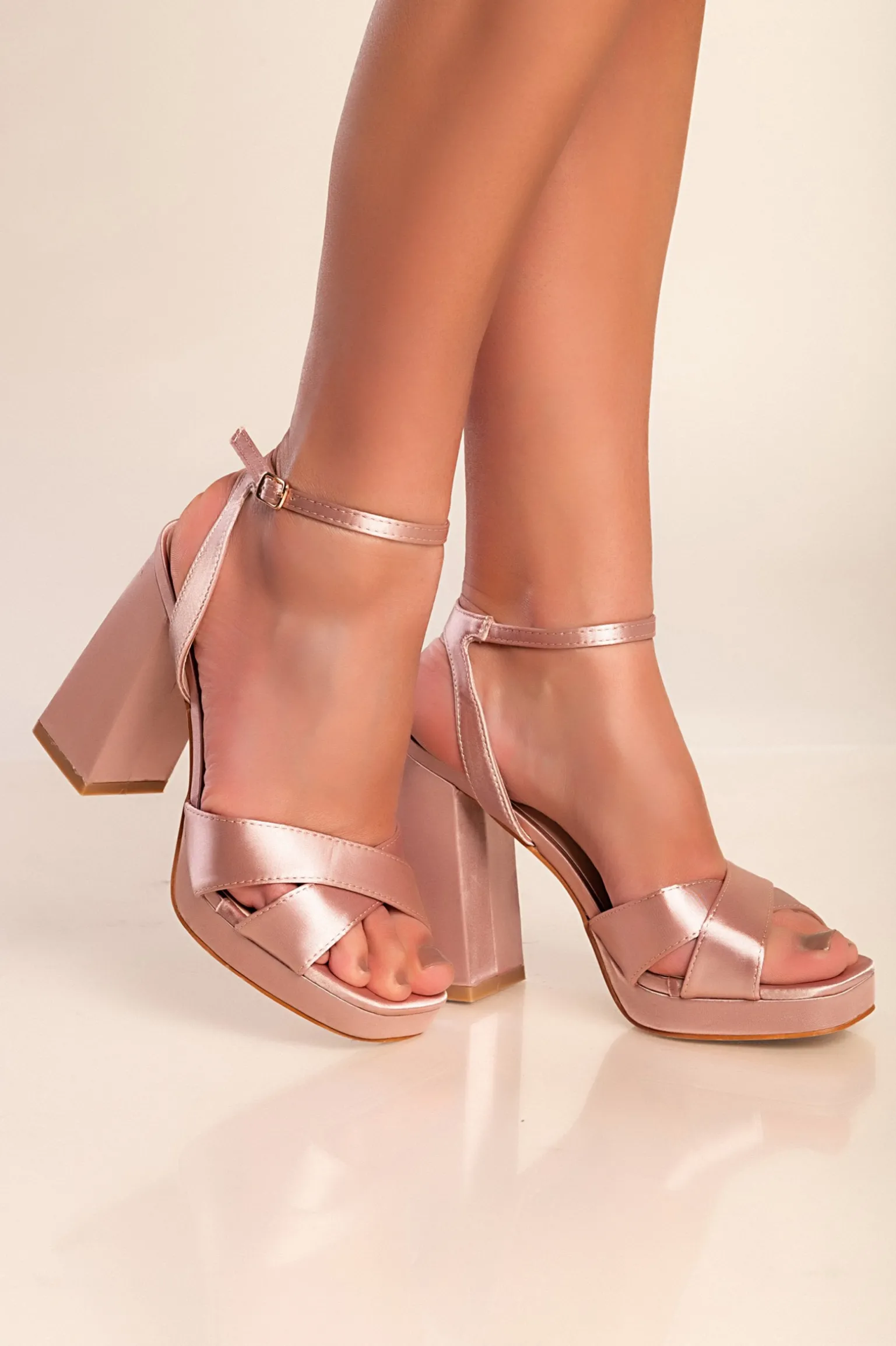 Sandali con tacco alto color champagne