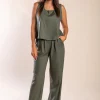 Set top e pantaloni lunghi, oliva