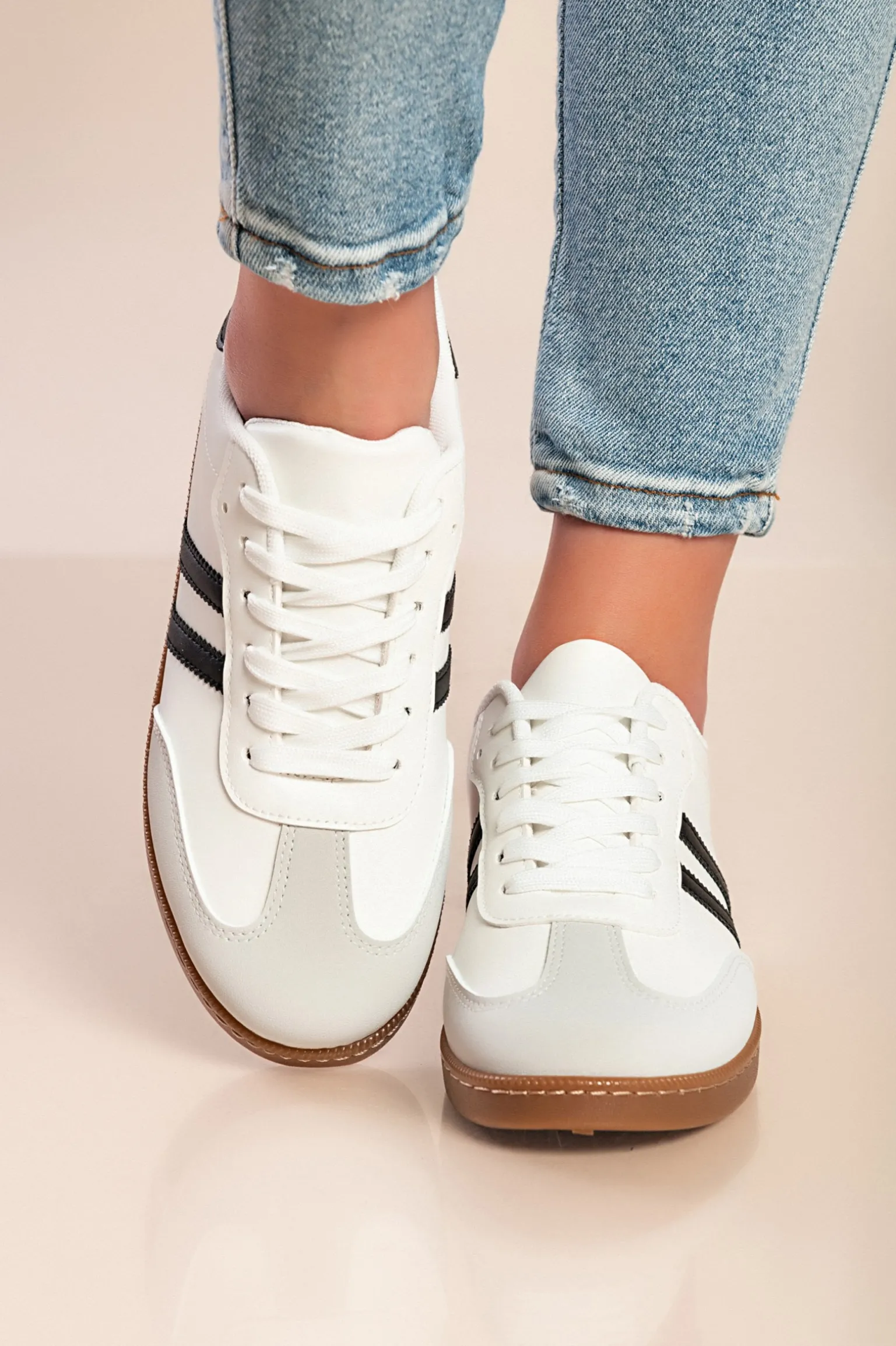 Sneakers alla moda, colore bianco