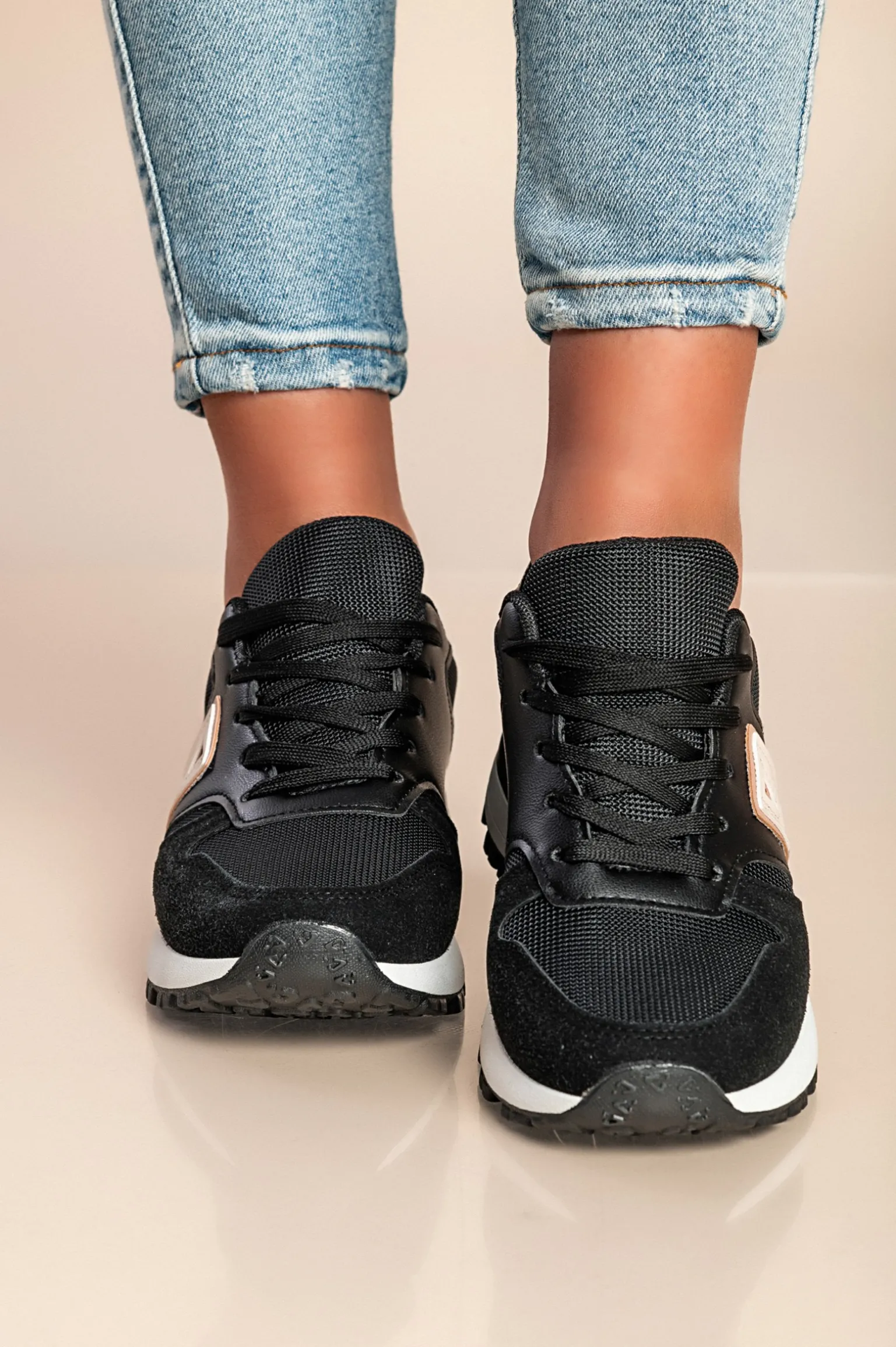 Sneakers alla moda, colore nero