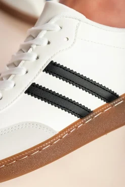 Sneakers alla moda, colore bianco