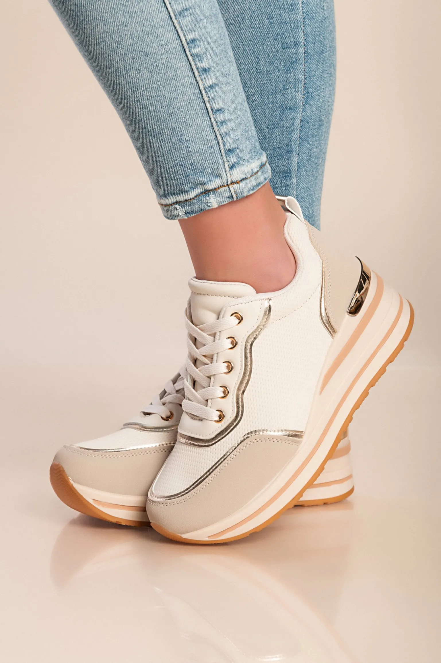 Sneakers alla moda, colore beige