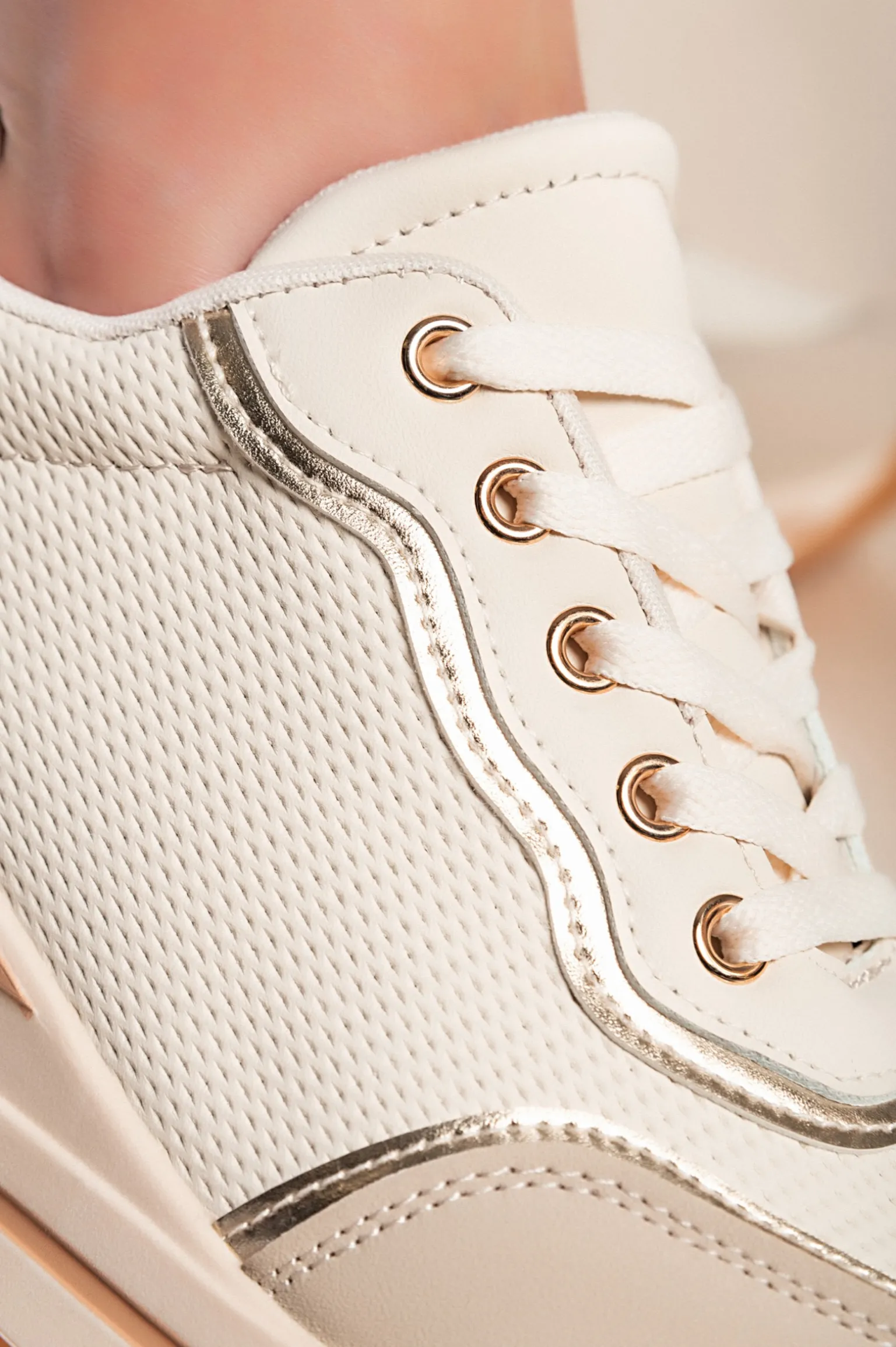 Sneakers alla moda, colore beige