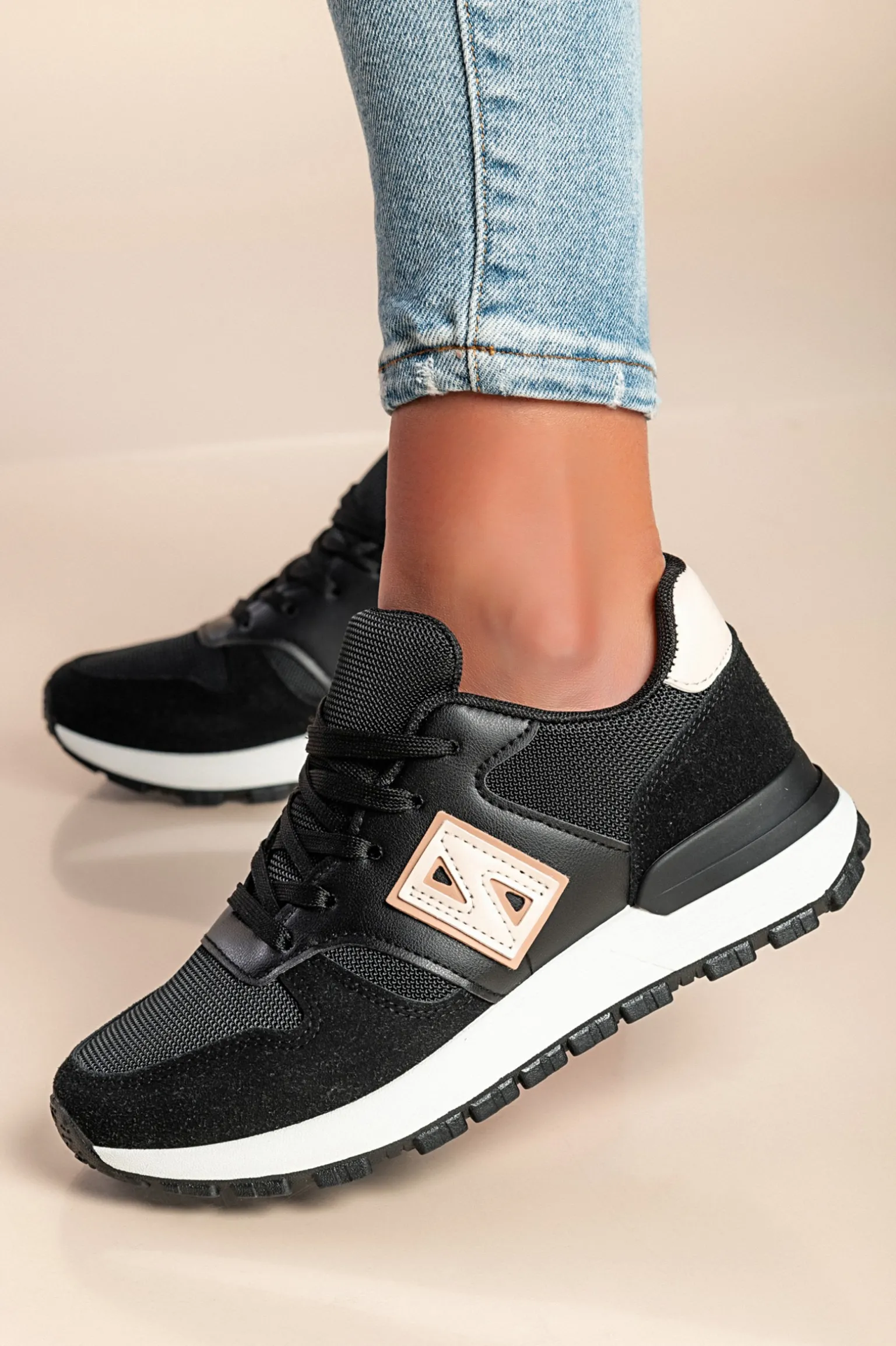Sneakers alla moda, colore nero