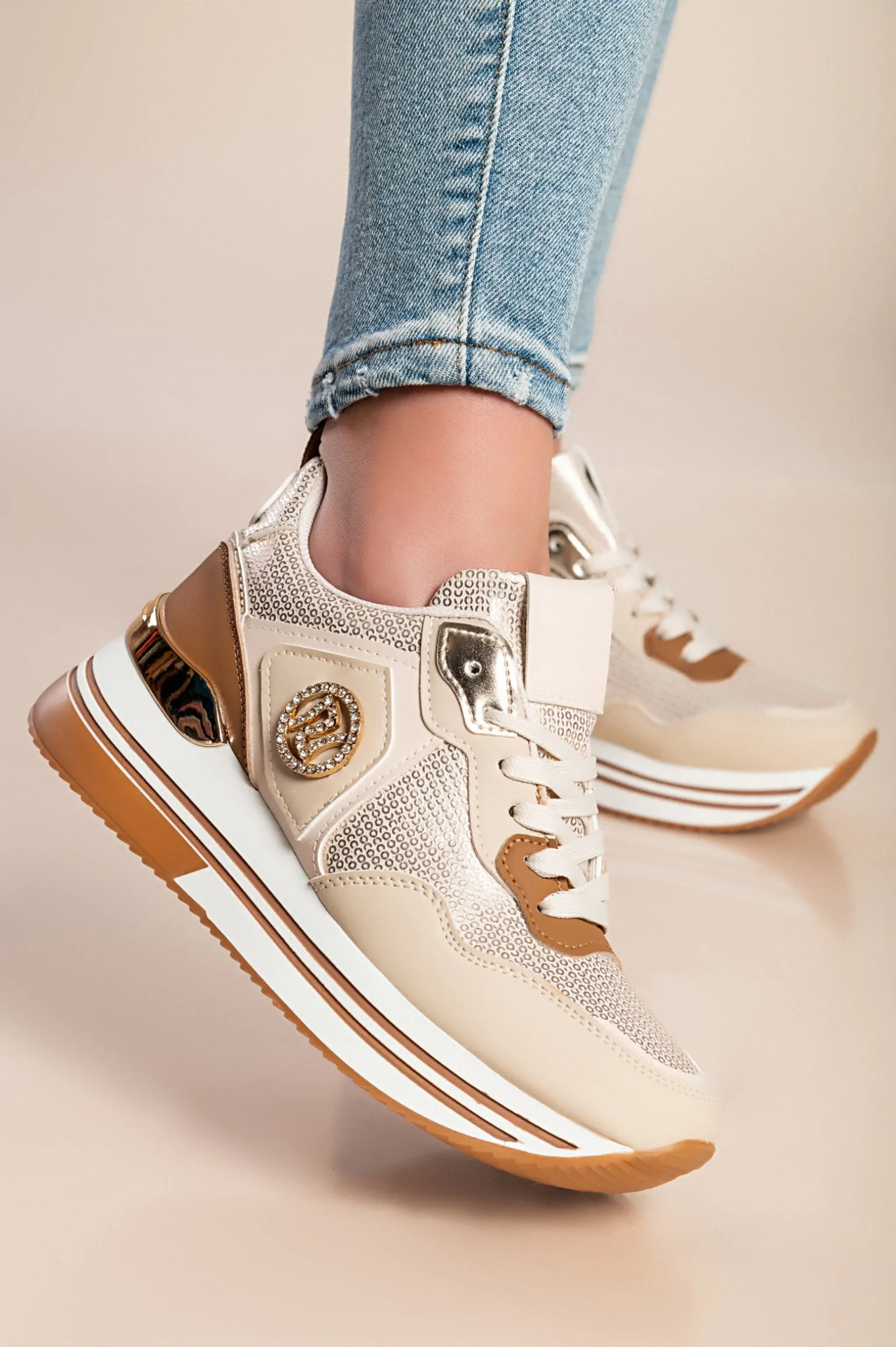Sneakers alla moda con dettaglio decorativo, beige