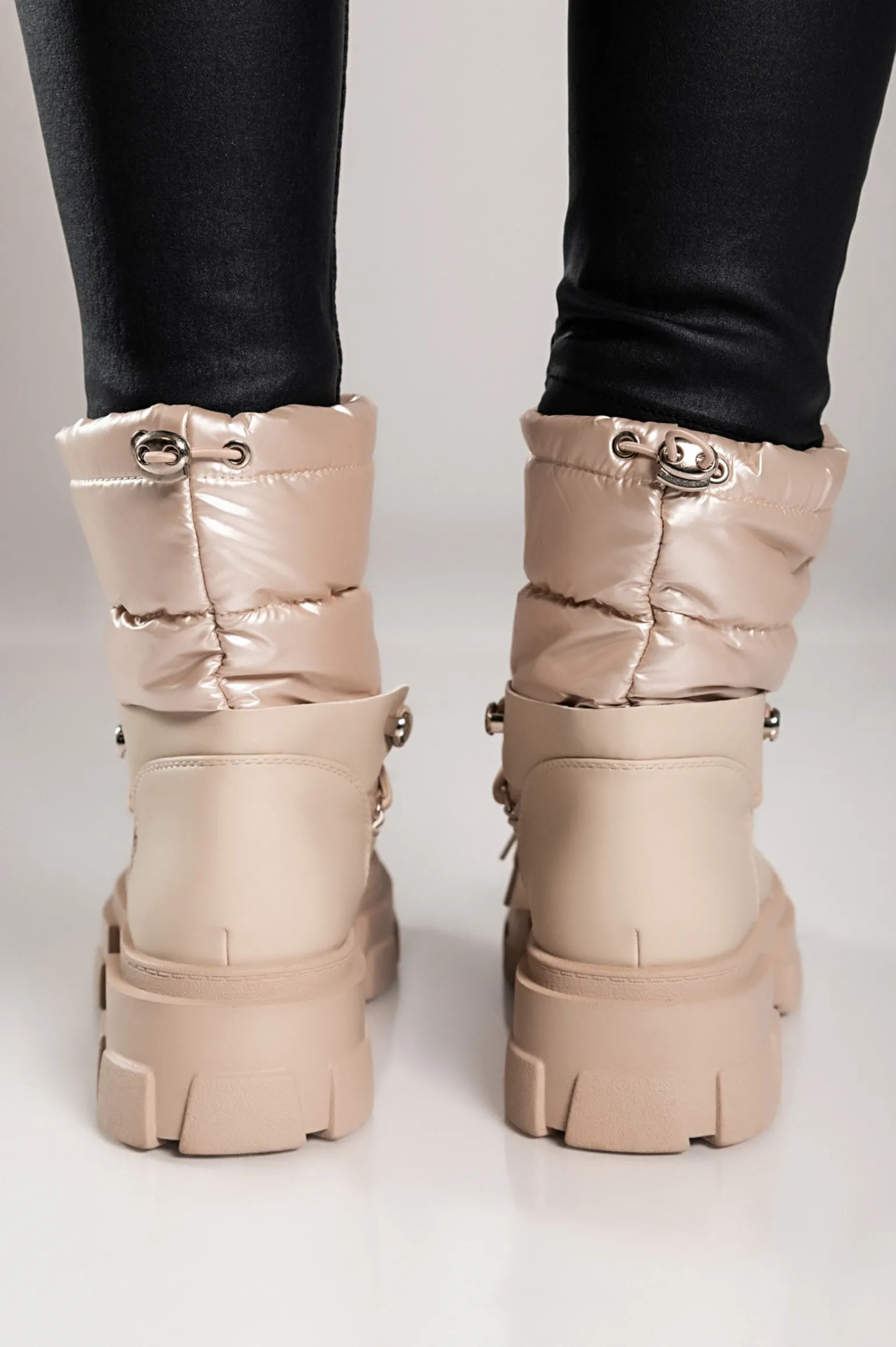 Stivaletti caldi con lacci, beige