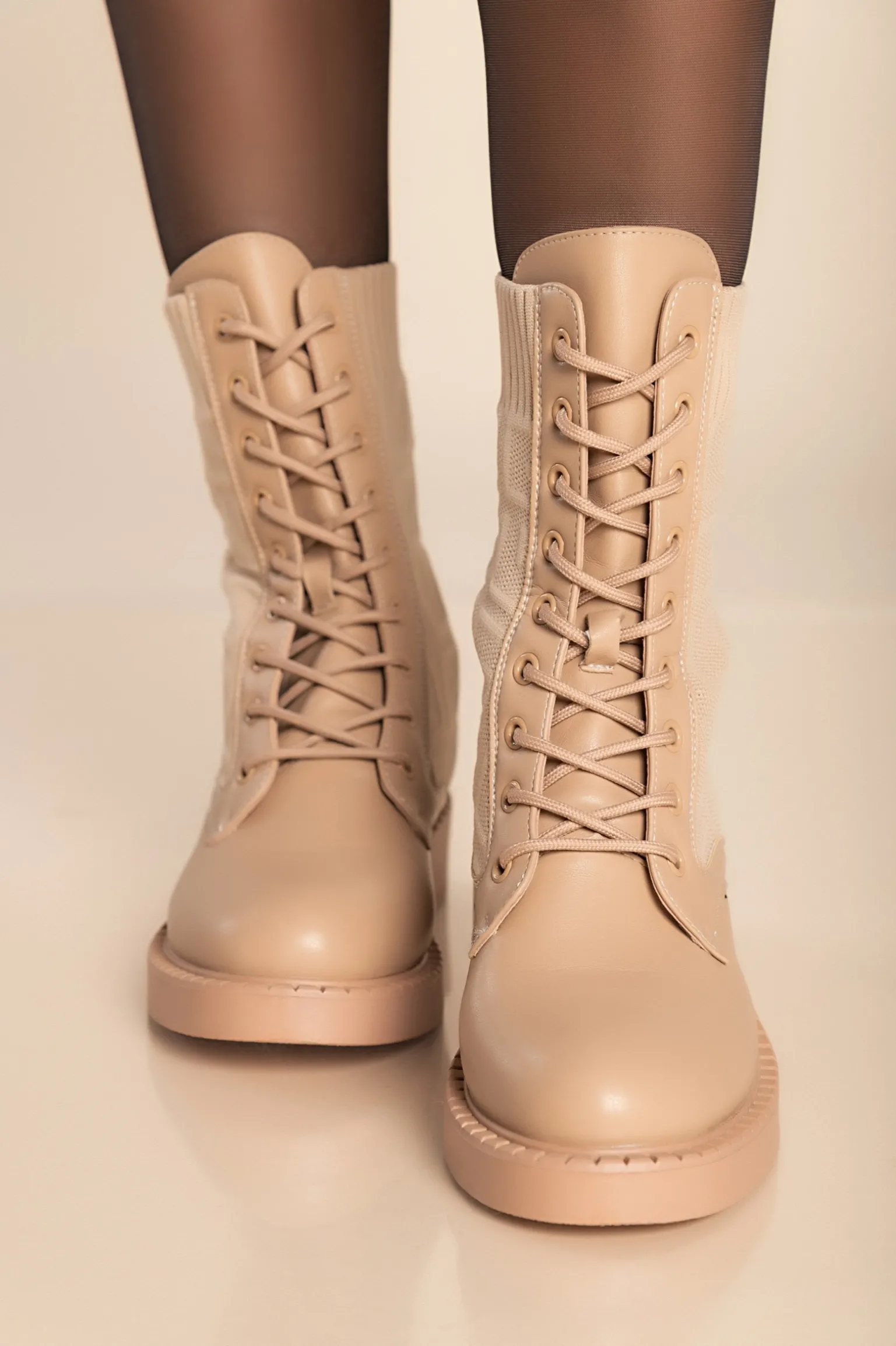 Stivaletti stringati, beige