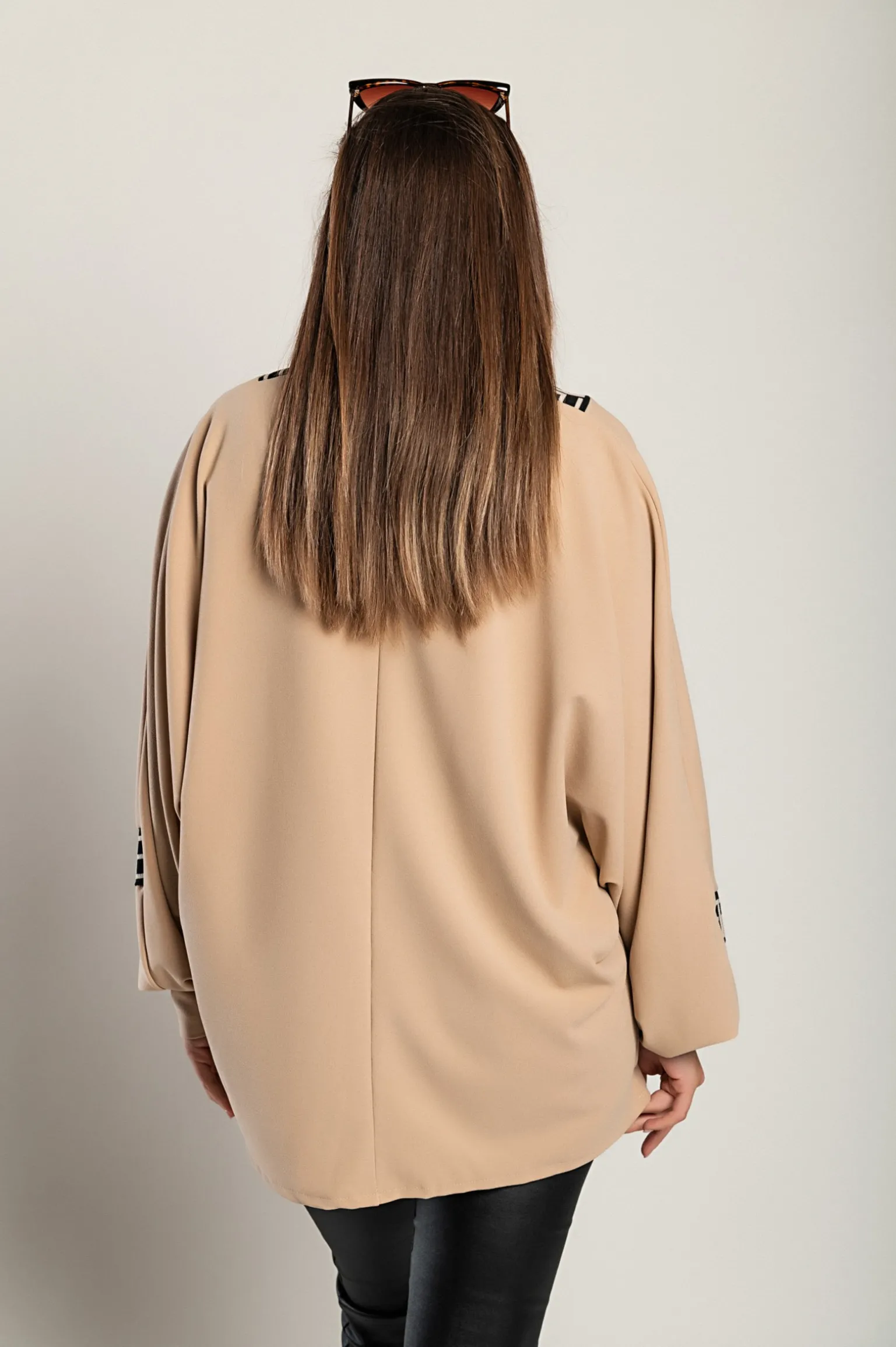 Top ampio con stampa geometrica, beige
