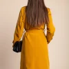Trench elegante con bottoni, senape