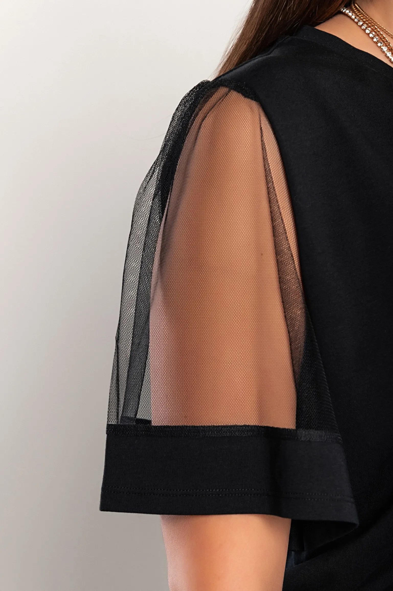 T-shirt in cotone con maniche trasparenti, nera