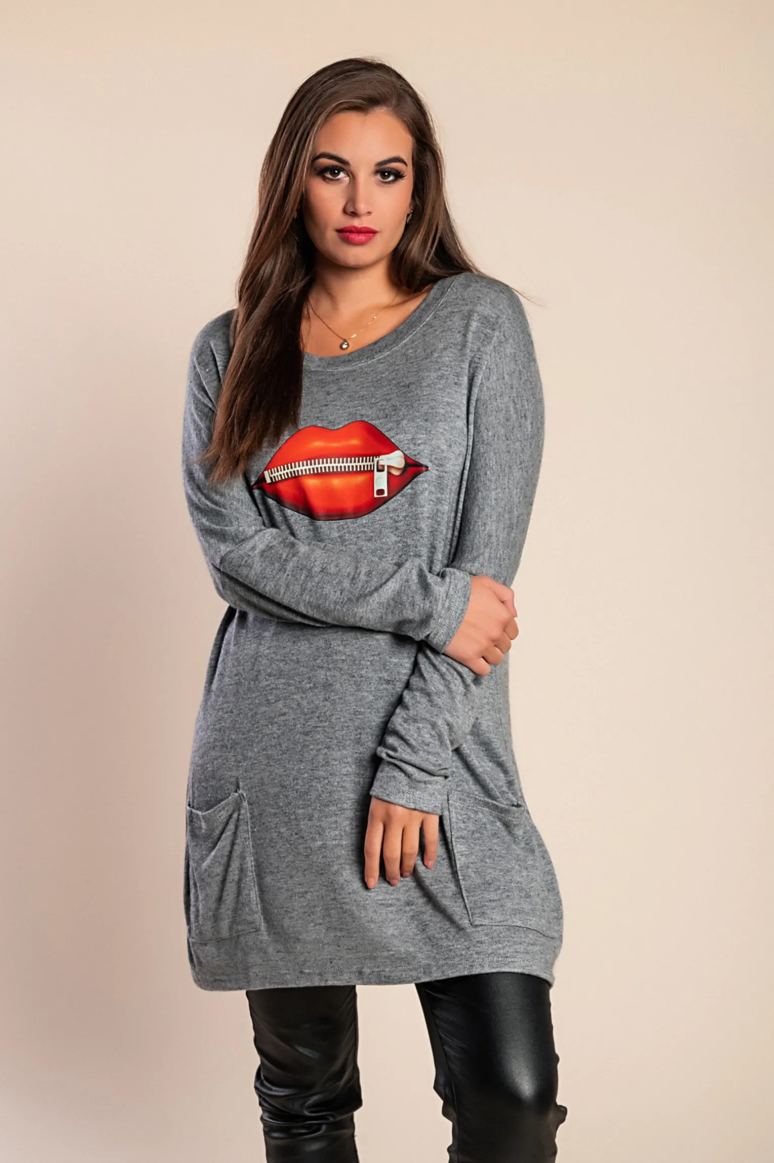 TUNICA A MANICHE LUNGHE, STAMPO ALLA MODA E TASCHE SIONA, GRIGIO