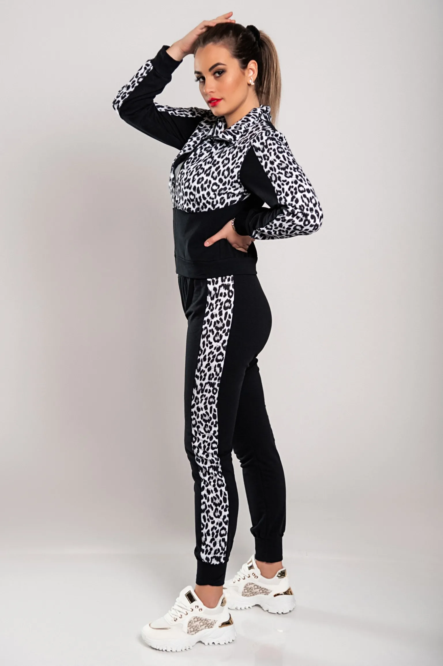 Tuta con stampa leopardata Segovia, grigia