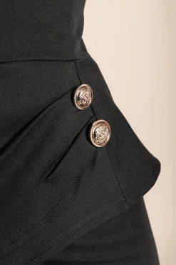 Tuta elegante con bottoni decorativi, nera